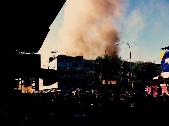 makassar-mall-terbakar